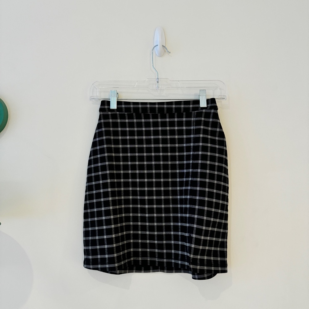 Hollister Black and White Ultra High Rise Plaid Checkered A-Line Mini Skirt